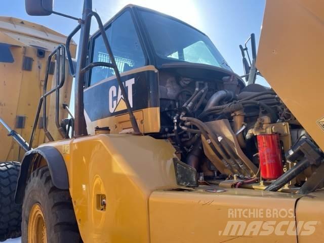 CAT 730 Шарнирно-сочленённые самосвалы