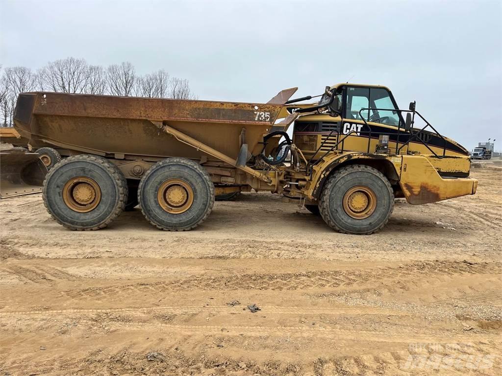 CAT 735 Шарнирно-сочленённые самосвалы