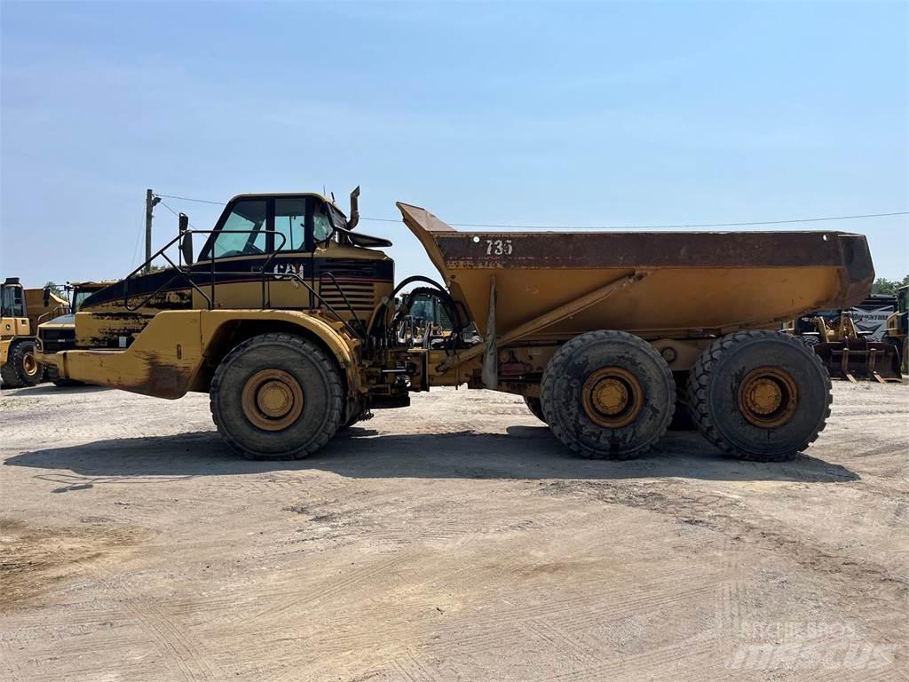 CAT 735 Шарнирно-сочленённые самосвалы