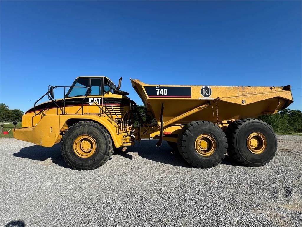 CAT 740 Шарнирно-сочленённые самосвалы