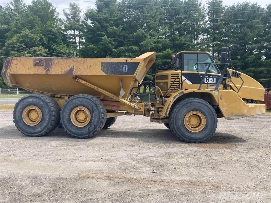 CAT 740 Шарнирно-сочленённые самосвалы
