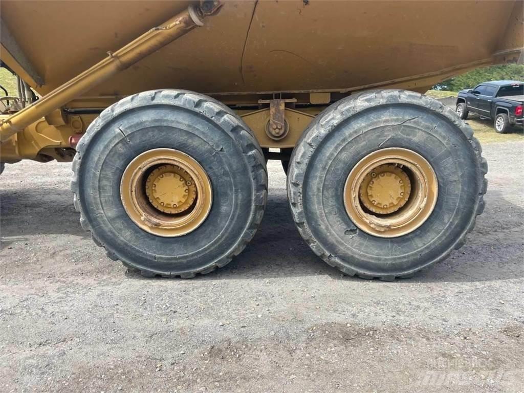 CAT 740 Шарнирно-сочленённые самосвалы