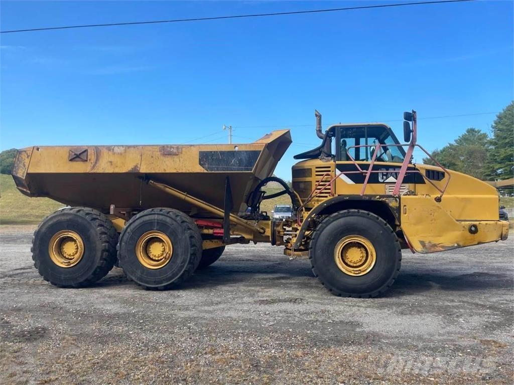 CAT 740 Шарнирно-сочленённые самосвалы