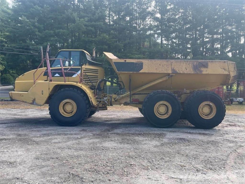 CAT 740 Шарнирно-сочленённые самосвалы