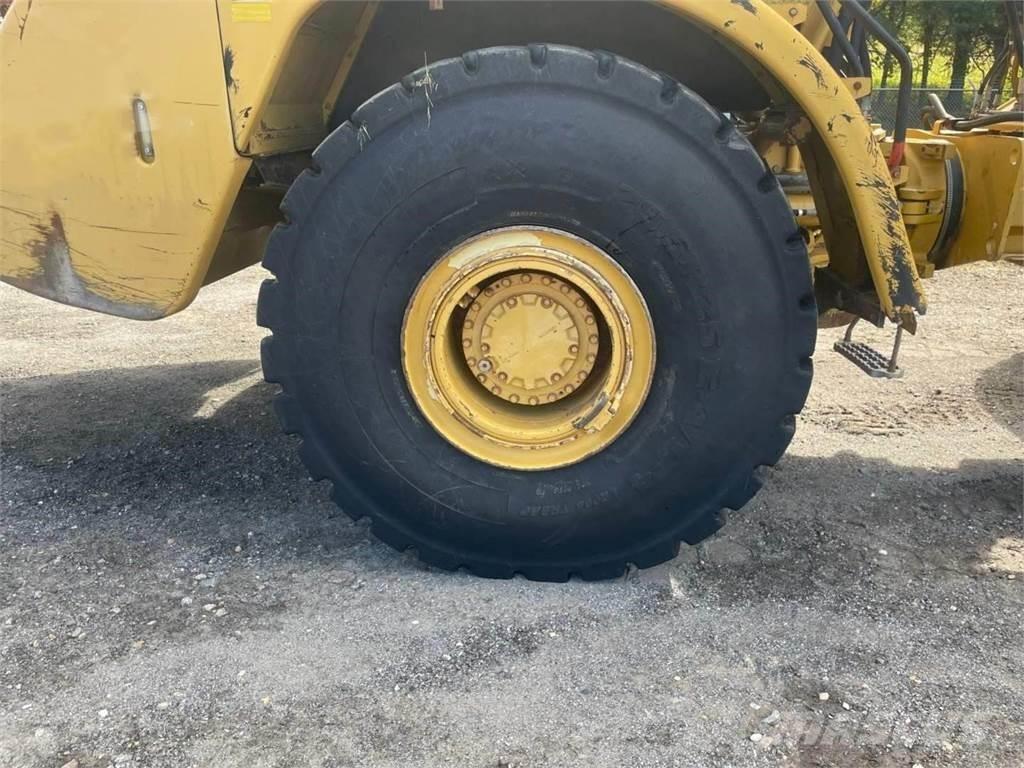 CAT 740 Шарнирно-сочленённые самосвалы
