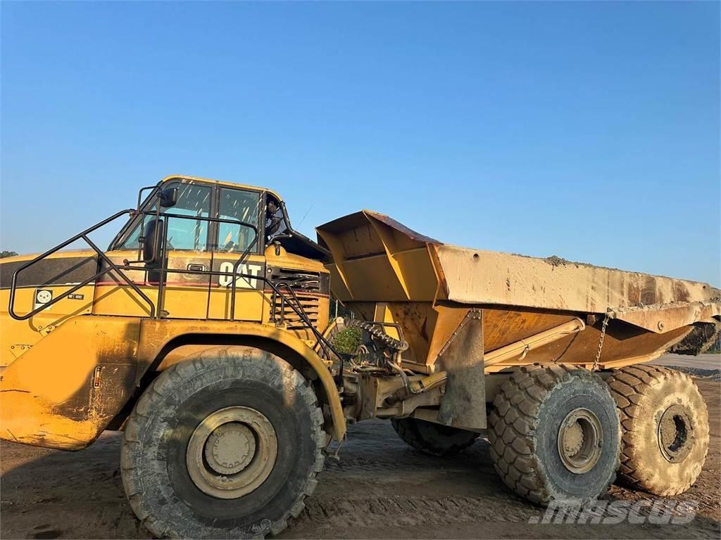 CAT 740 Шарнирно-сочленённые самосвалы