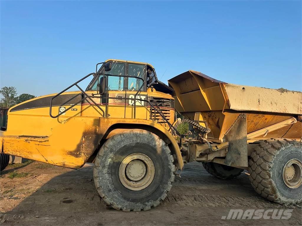 CAT 740 Шарнирно-сочленённые самосвалы
