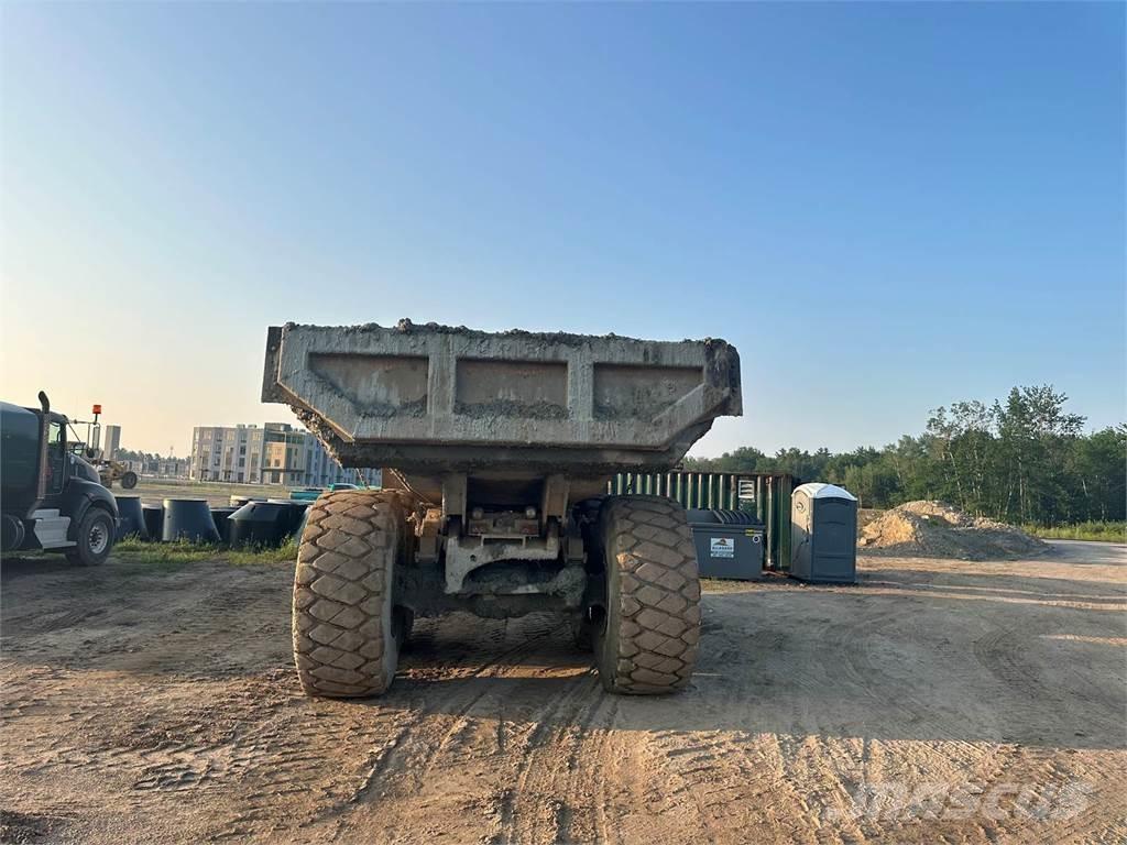 CAT 740 Шарнирно-сочленённые самосвалы