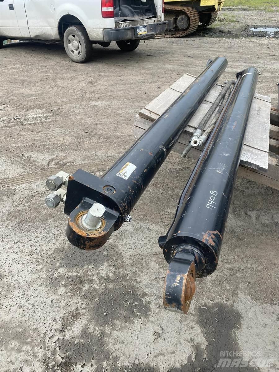 CAT 740B Коммерческий транспорт - Другие