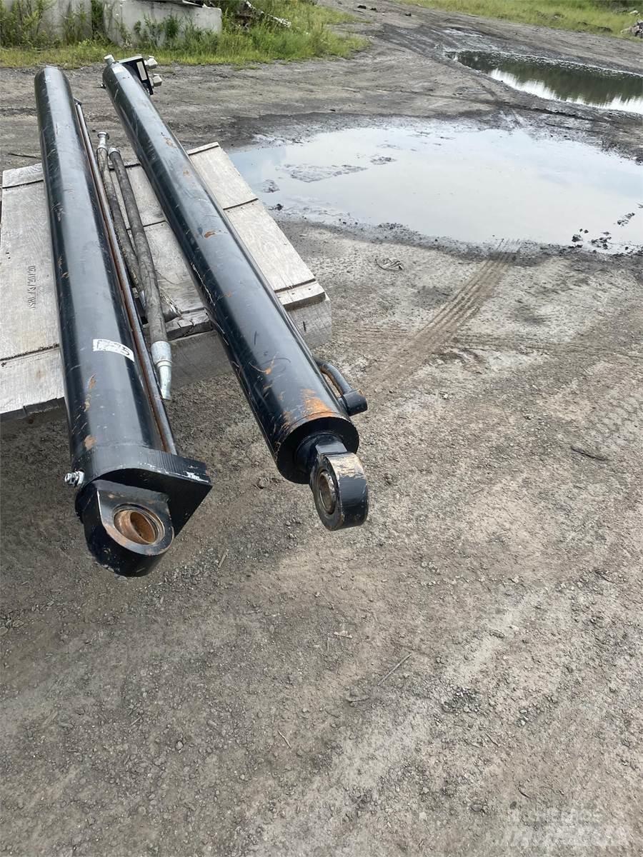 CAT 740B Коммерческий транспорт - Другие