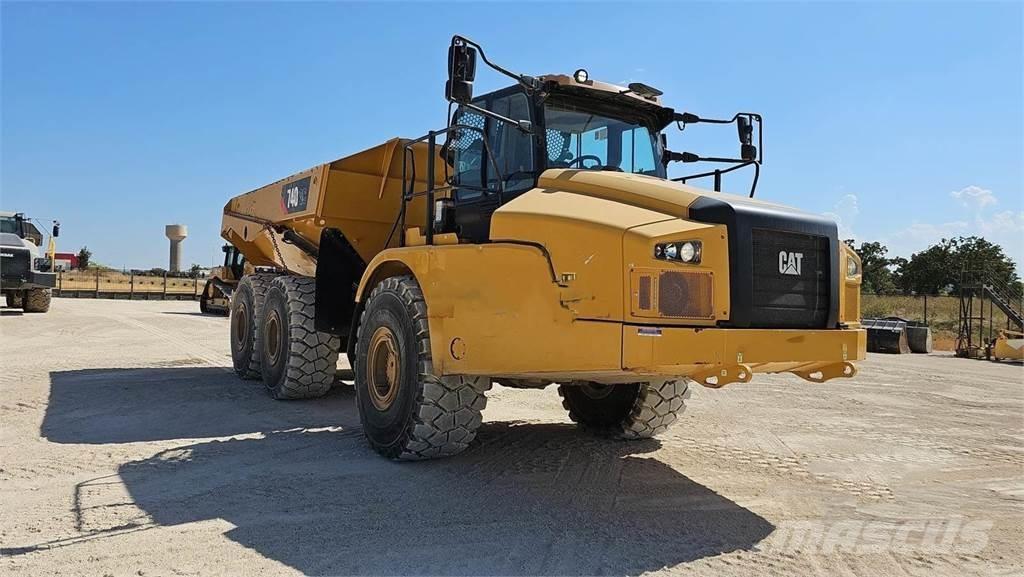 CAT 740GC Шарнирно-сочленённые самосвалы