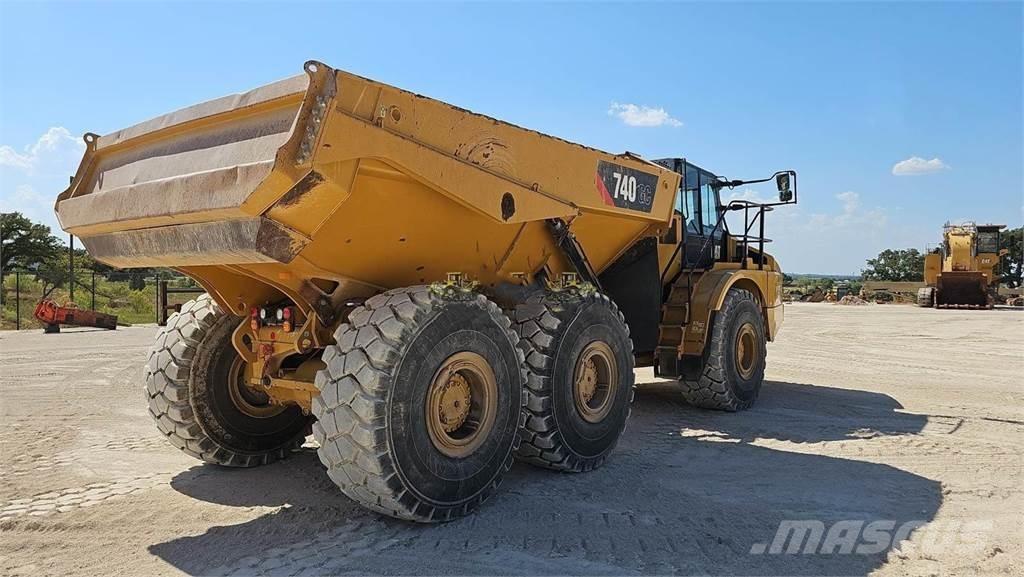 CAT 740GC Шарнирно-сочленённые самосвалы