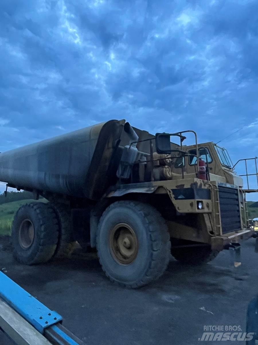 CAT 773B Грузовики-цистерны