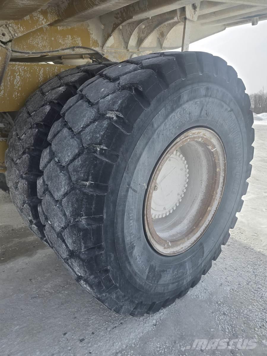 CAT 775E Шарнирно-сочленённые самосвалы