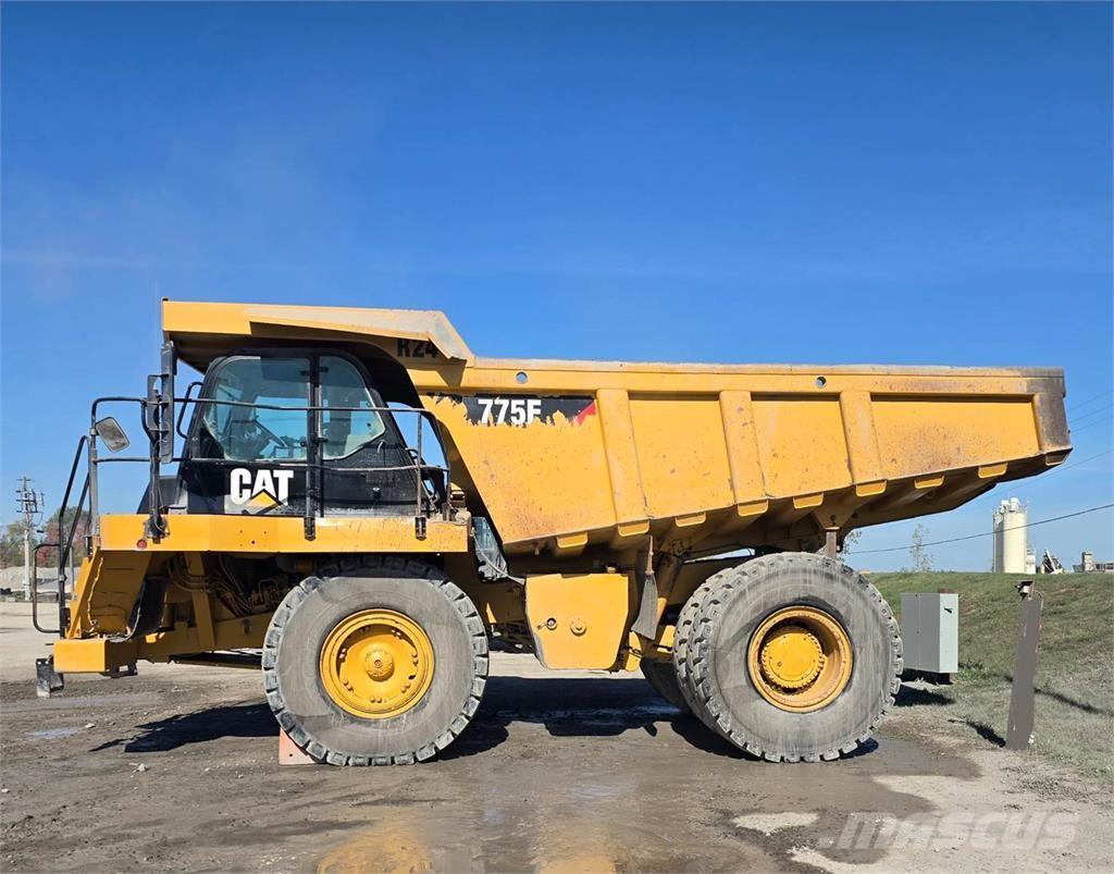 CAT 775F Шарнирно-сочленённые самосвалы