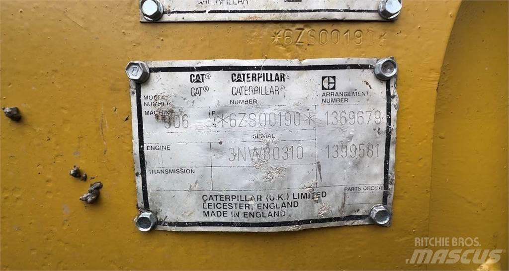 CAT 906 Фронтальные погрузчики