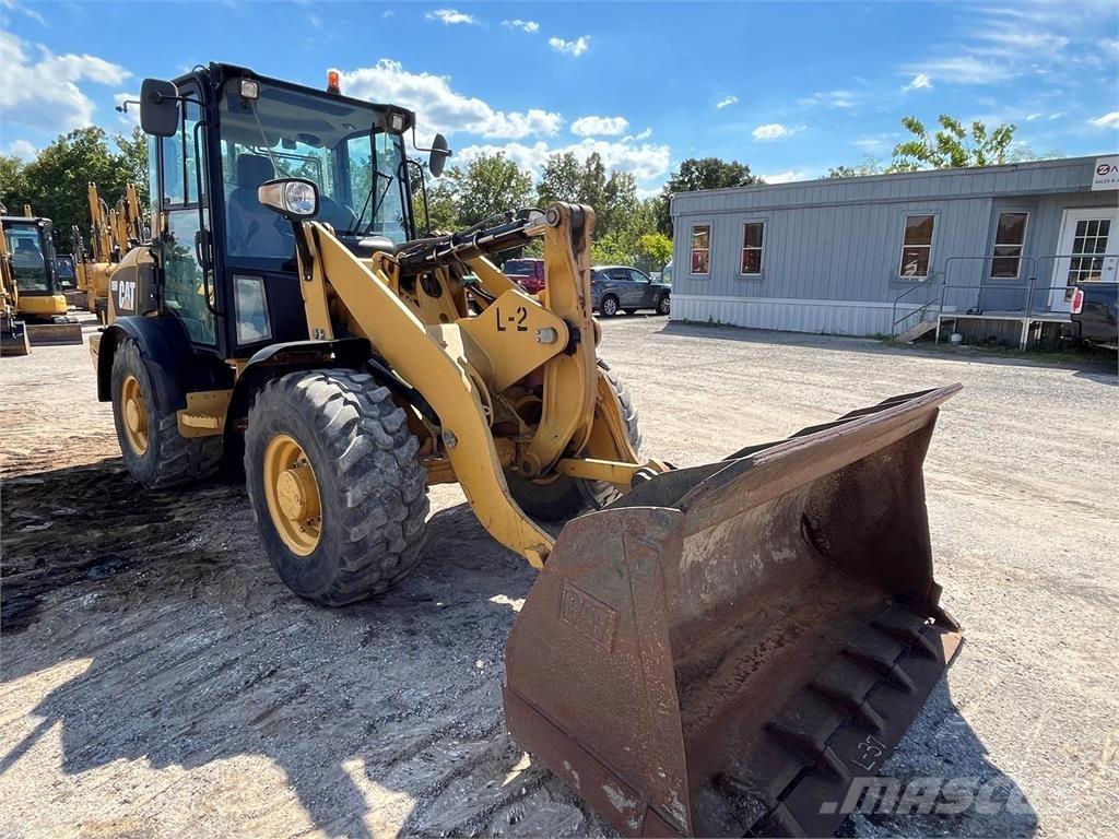 CAT 906 Фронтальные погрузчики