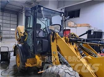 CAT 906H Фронтальные погрузчики