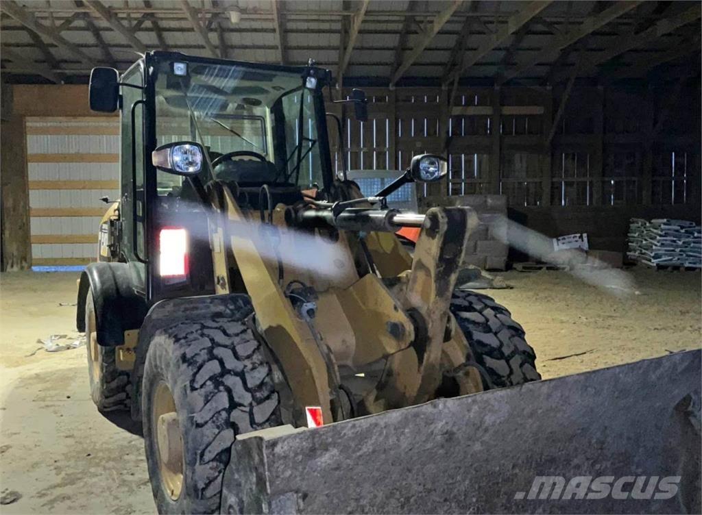 CAT 906H Фронтальные погрузчики