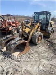 CAT 906H2 Фронтальные погрузчики
