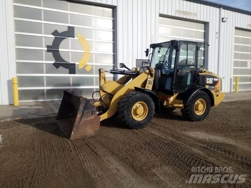 CAT 906M Фронтальные погрузчики