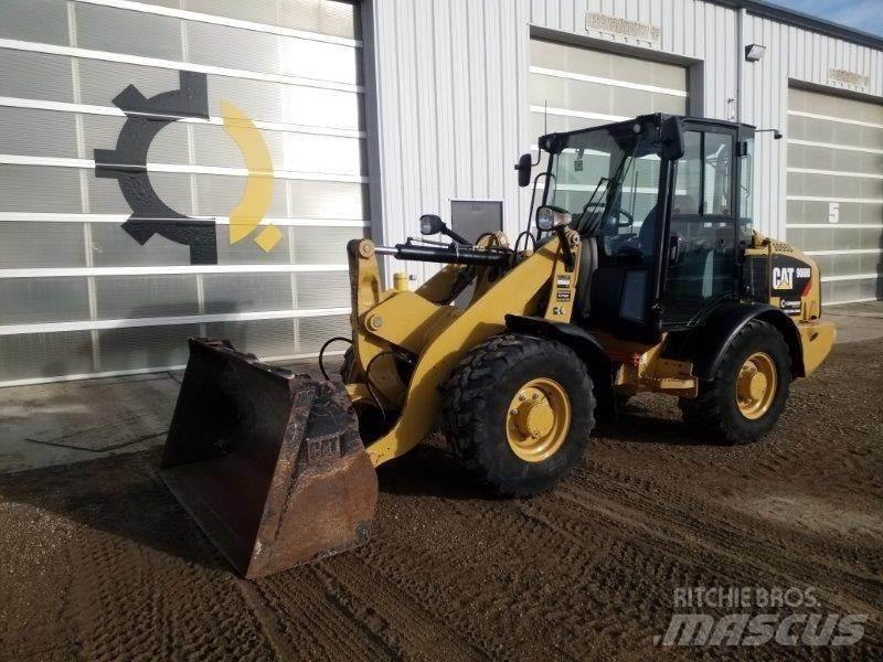 CAT 906M Фронтальные погрузчики