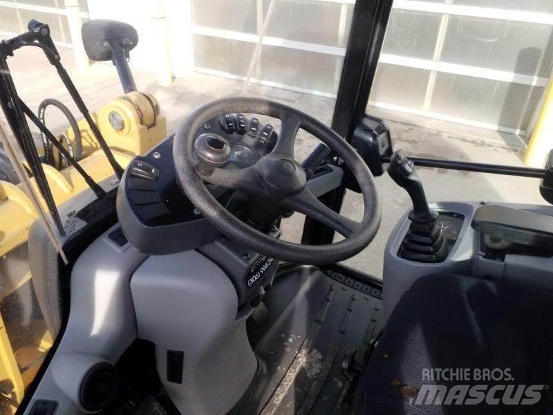 CAT 906M Фронтальные погрузчики