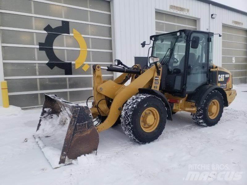 CAT 906M Фронтальные погрузчики