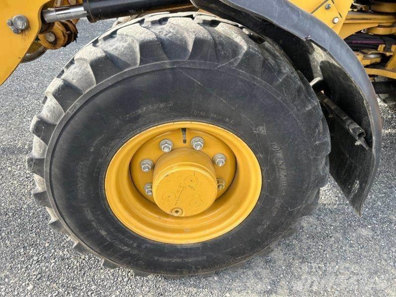 CAT 906M Фронтальные погрузчики