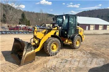 CAT 906M Фронтальные погрузчики