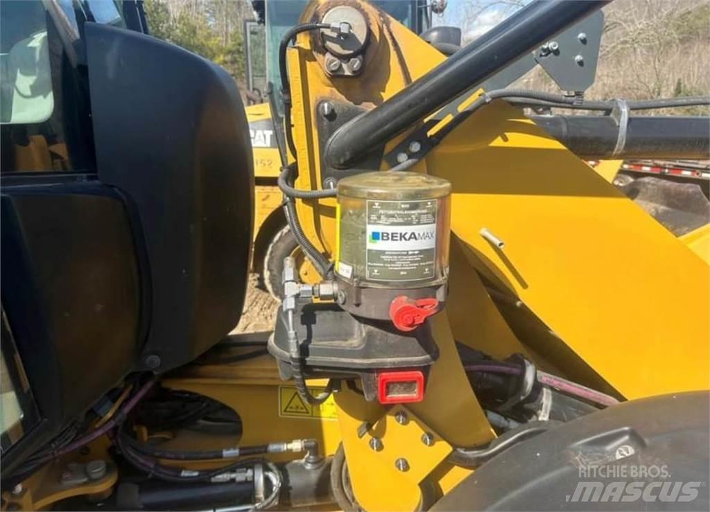 CAT 906M Фронтальные погрузчики