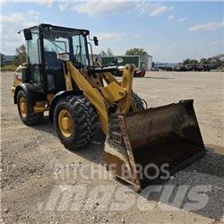 CAT 906M Фронтальные погрузчики