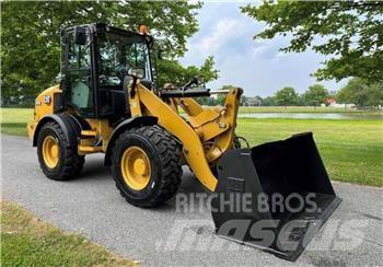 CAT 908M Фронтальные погрузчики