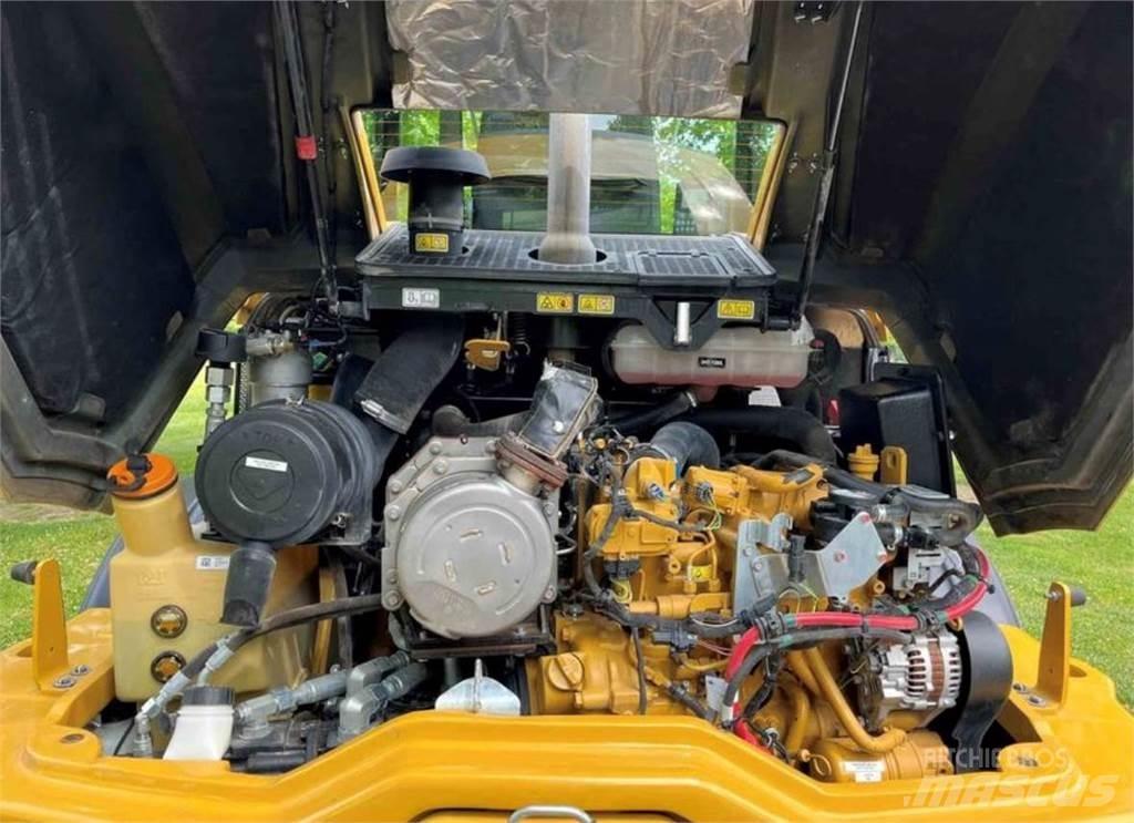 CAT 908M Фронтальные погрузчики