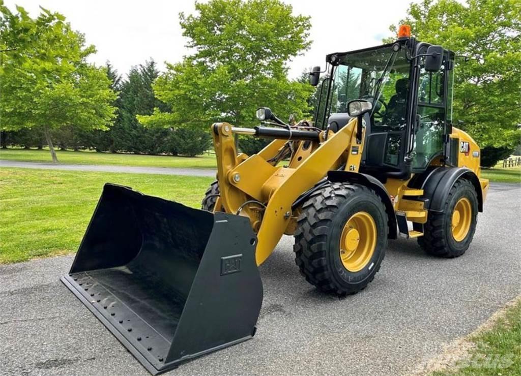 CAT 908M Фронтальные погрузчики