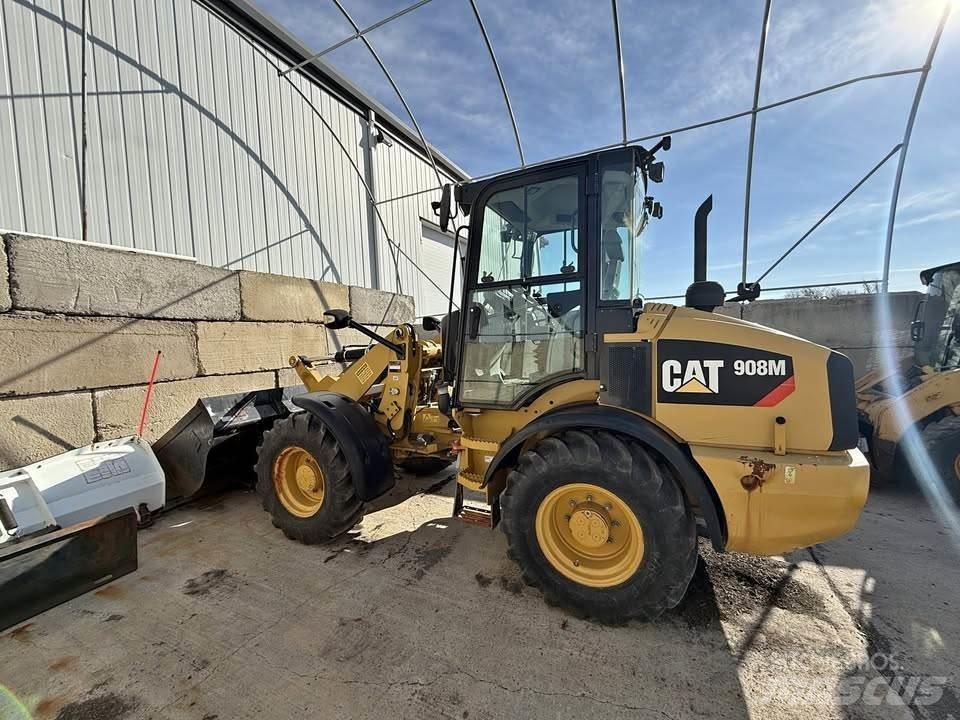 CAT 908M Фронтальные погрузчики