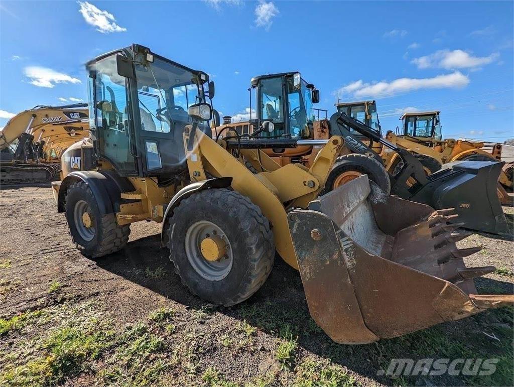 CAT 908M Фронтальные погрузчики