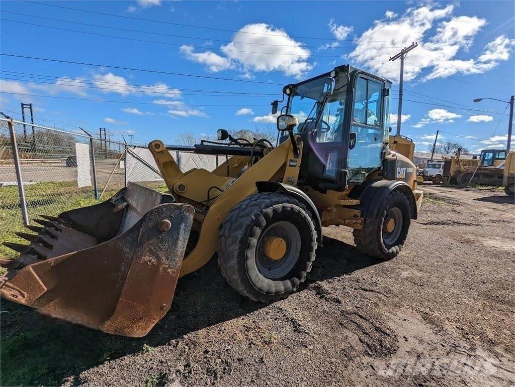 CAT 908M Фронтальные погрузчики
