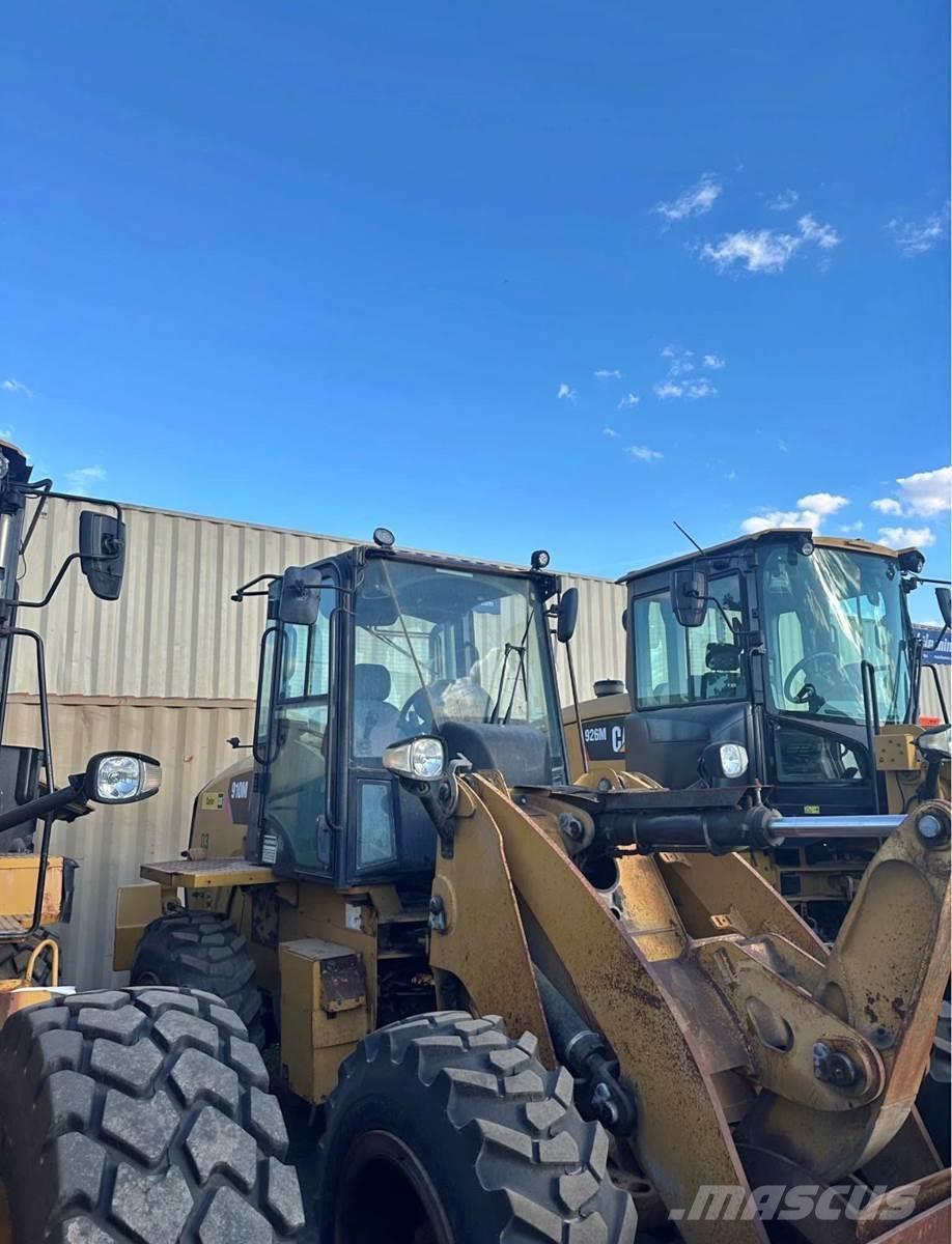 CAT 910M Фронтальные погрузчики
