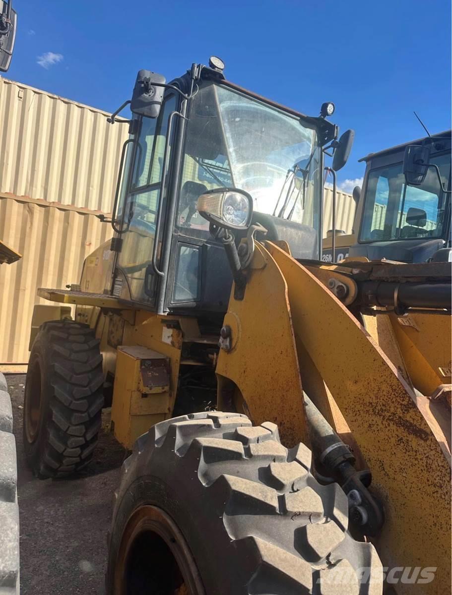 CAT 910M Фронтальные погрузчики