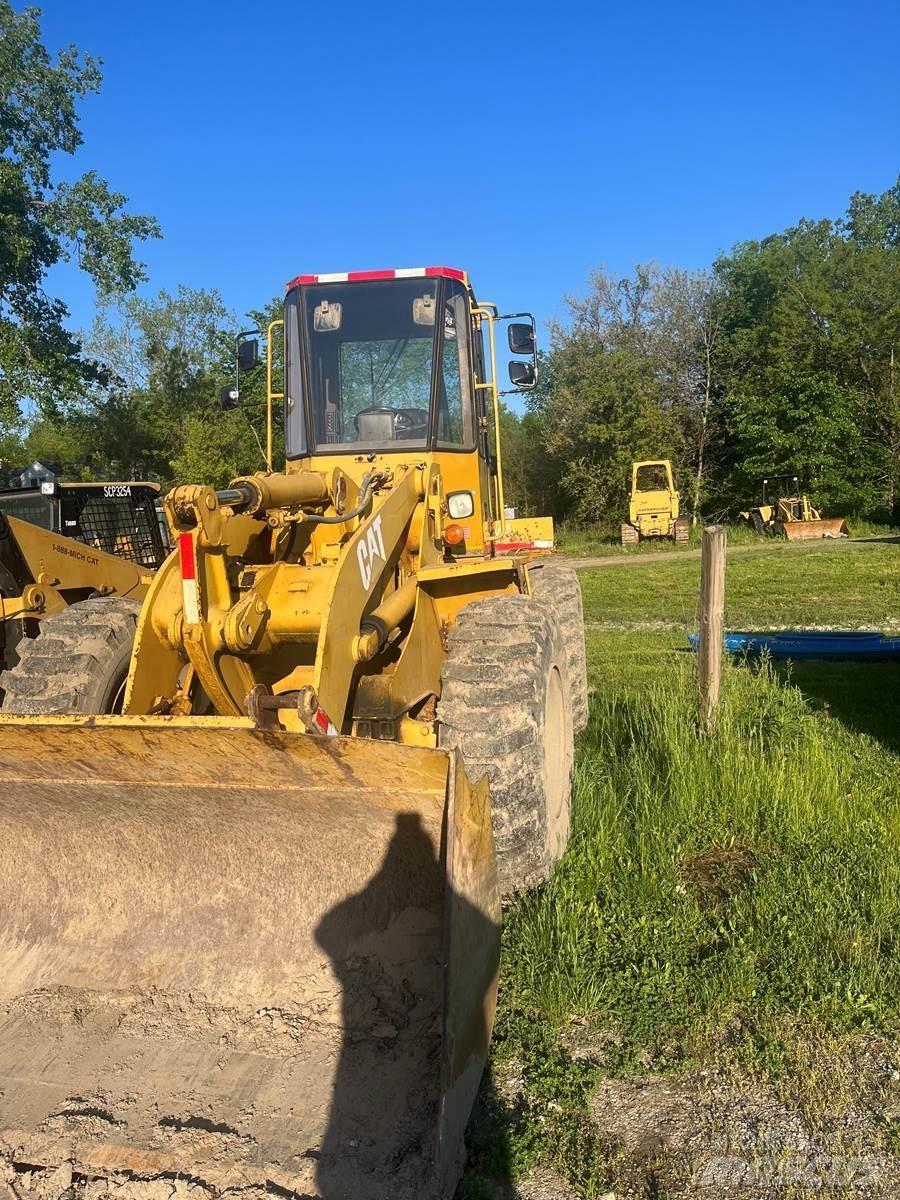 CAT 916 Фронтальные погрузчики