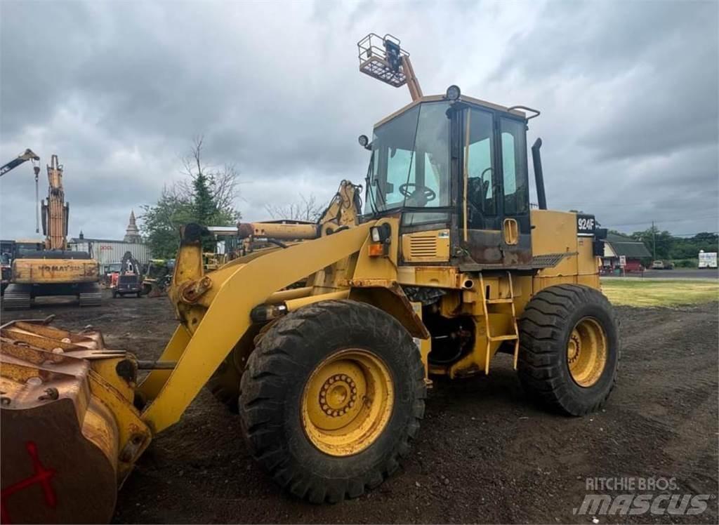 CAT 924F Фронтальные погрузчики