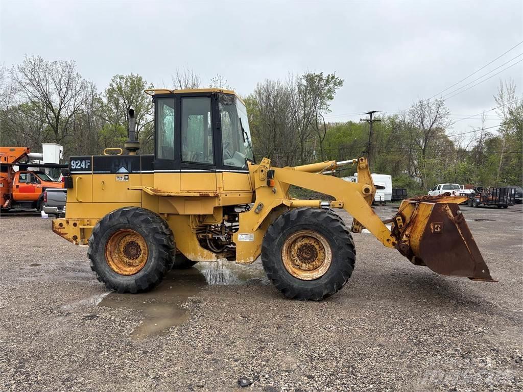CAT 924F Фронтальные погрузчики