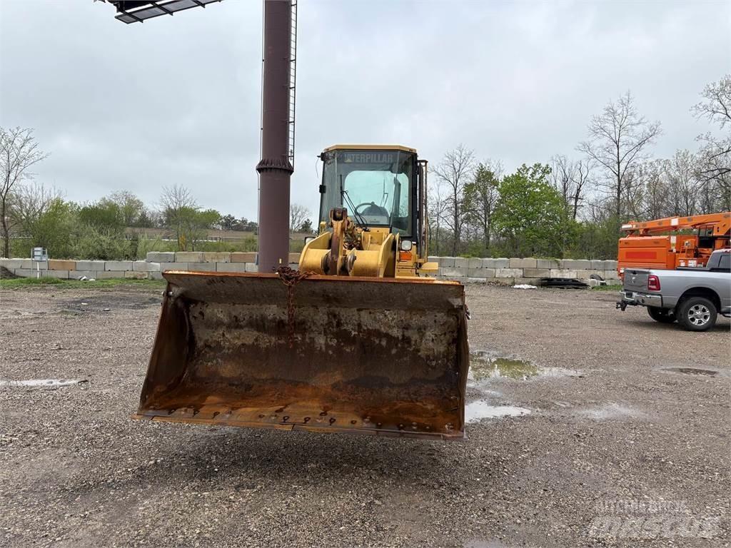 CAT 924F Фронтальные погрузчики