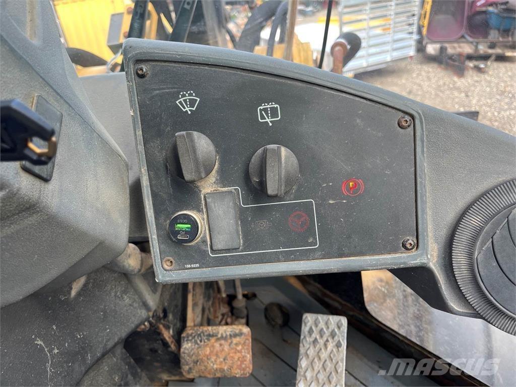 CAT 924G Фронтальные погрузчики