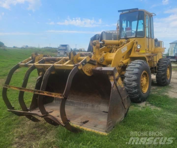 CAT 926E Фронтальные погрузчики