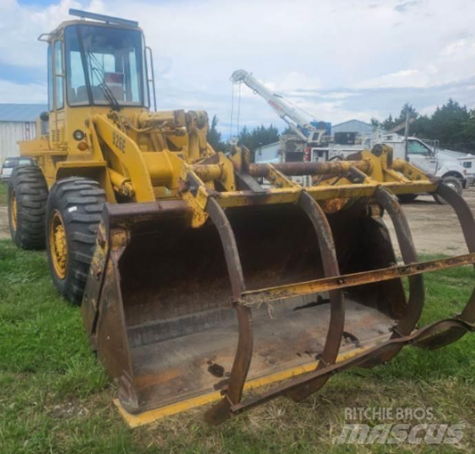 CAT 926E Фронтальные погрузчики