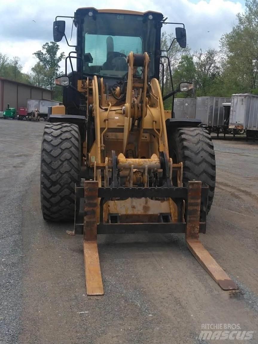 CAT 926M Фронтальные погрузчики