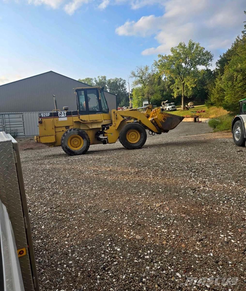CAT 928F Фронтальные погрузчики