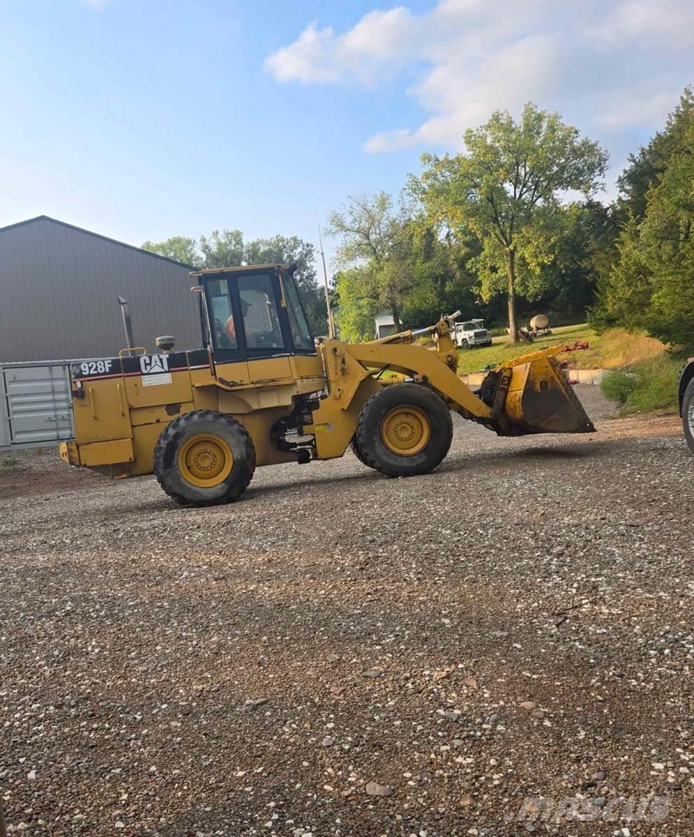 CAT 928F Фронтальные погрузчики